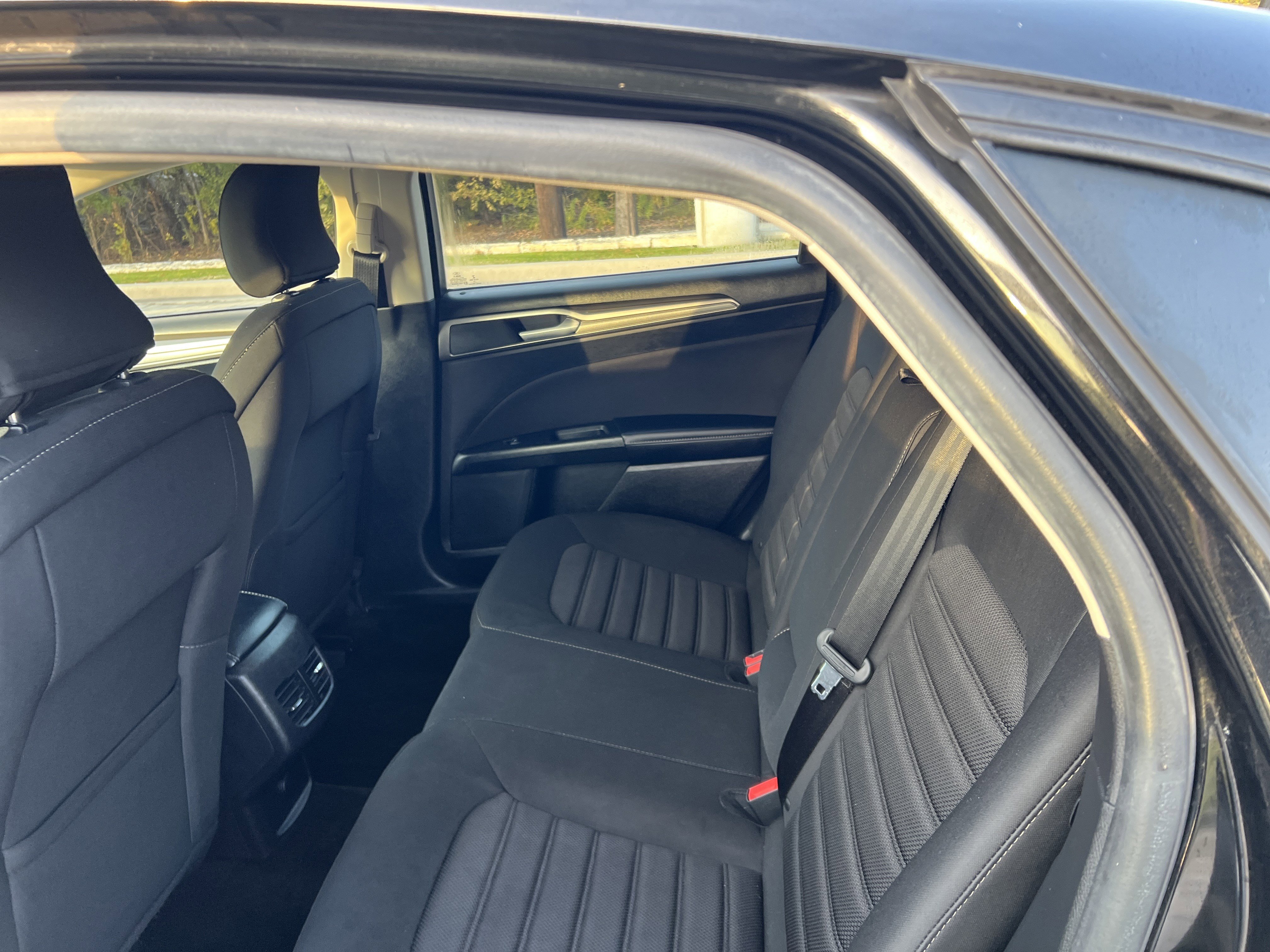 Used 2018 Ford Fusion SE image 29