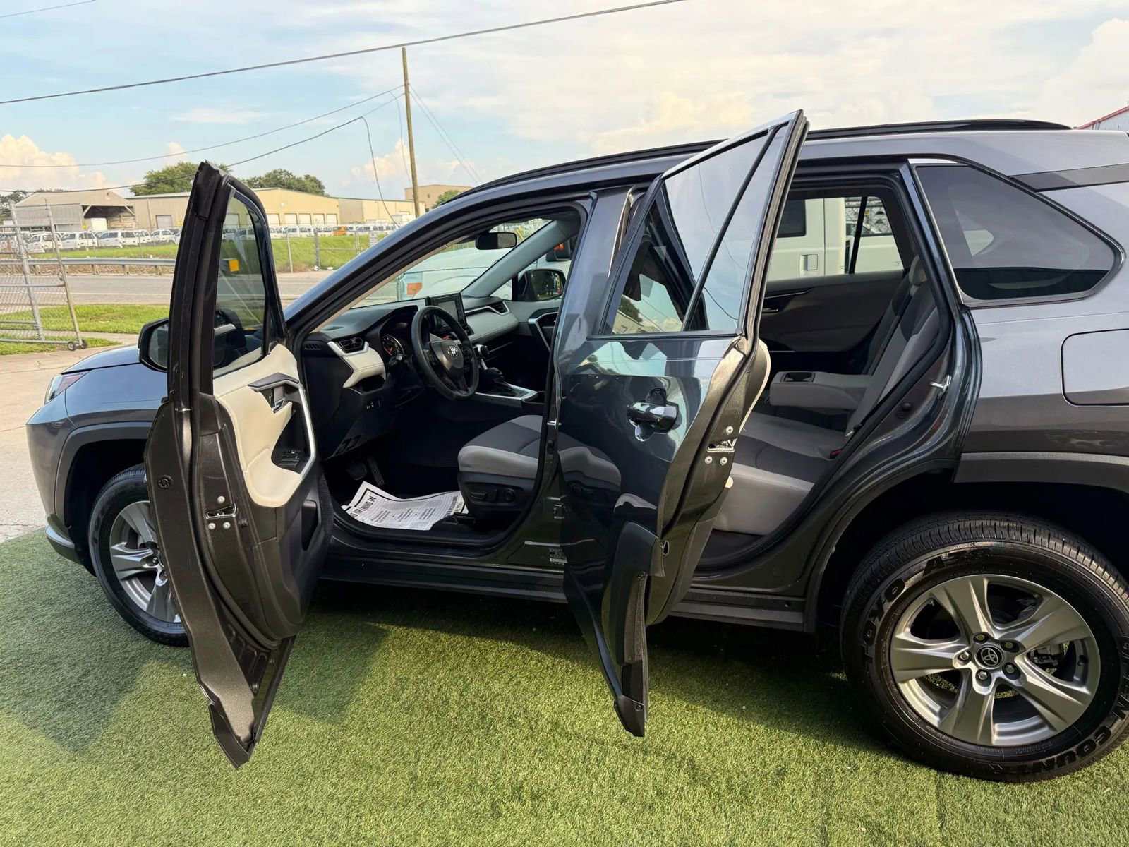 Used 2022 Toyota RAV4 XLE image 11