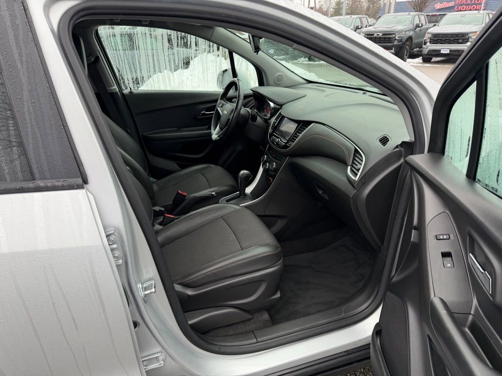 Used 2022 Chevrolet Trax LT w/ LT Convenience Package image 24