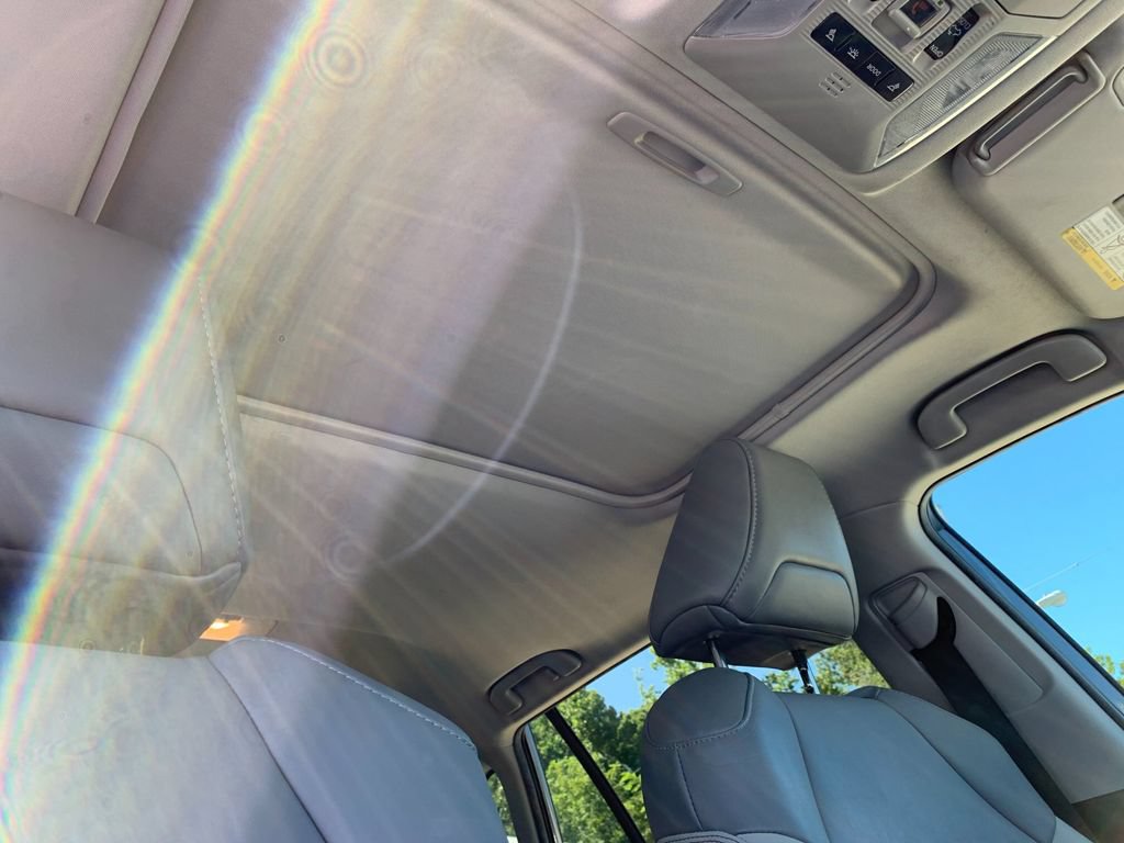 Used 2021 Toyota RAV4 XLE Premium AWD/4WD image 19