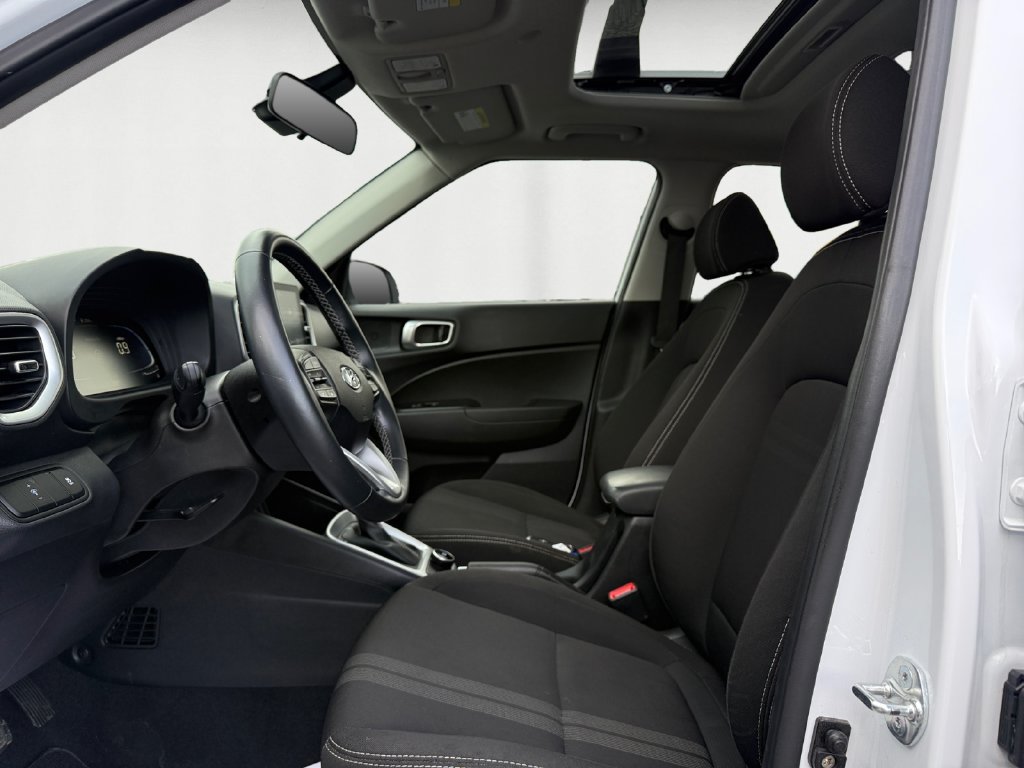 Used 2024 Hyundai Venue SEL FWD image 9