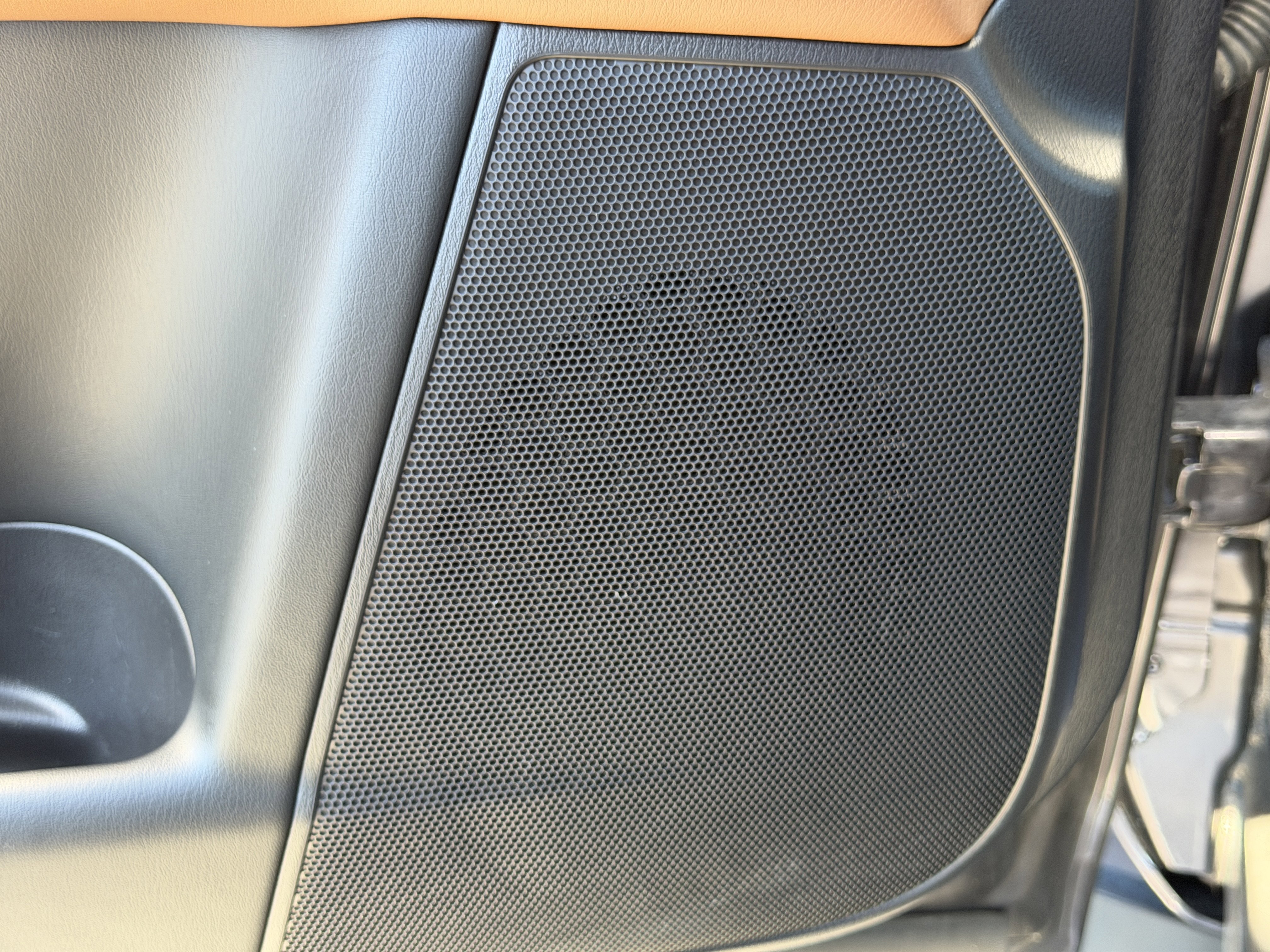 Used 2024 INFINITI QX80 Sensory image 18