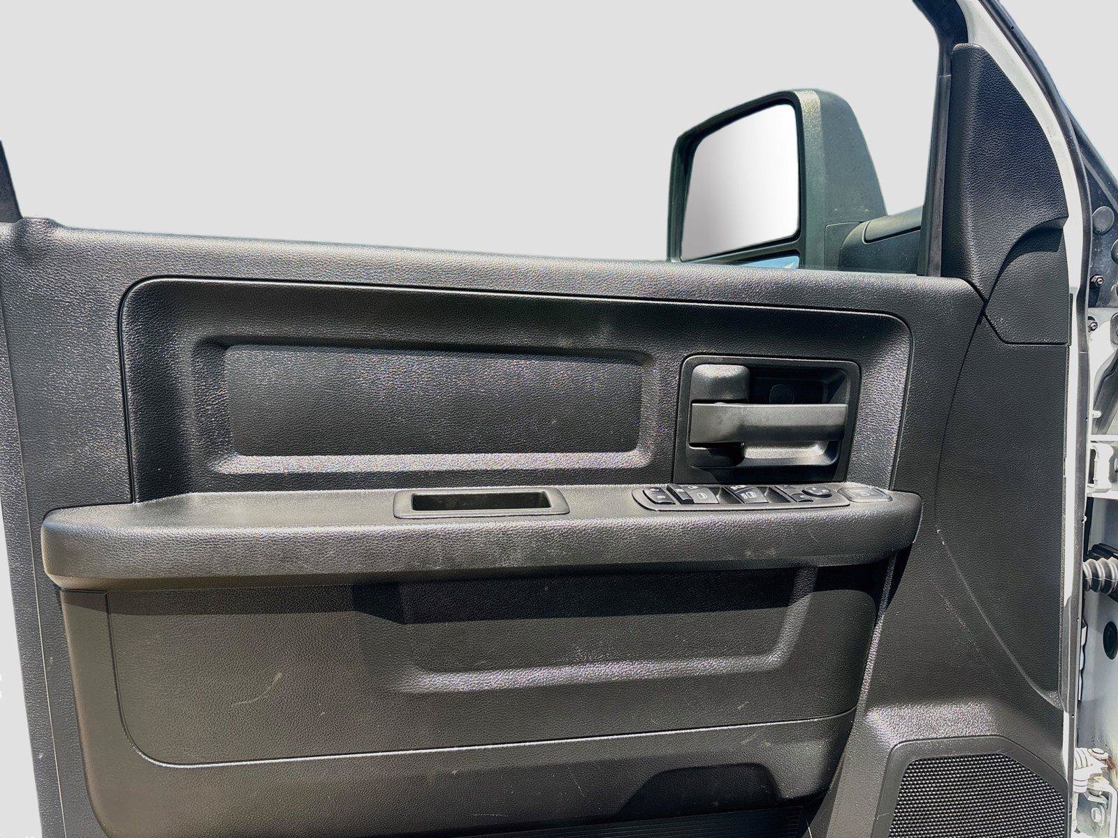 Used 2023 RAM 3500 Tradesman w/ Chrome Appearance Group AWD/4WD image 18