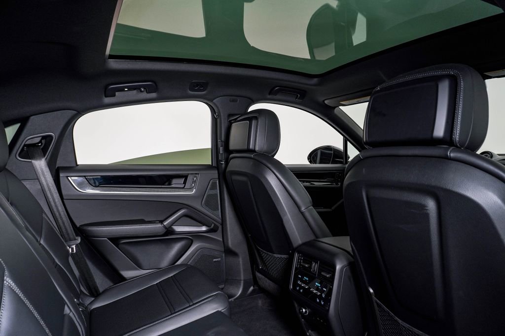 Certified 2025 Porsche Cayenne Coupe AWD/4WD image 16