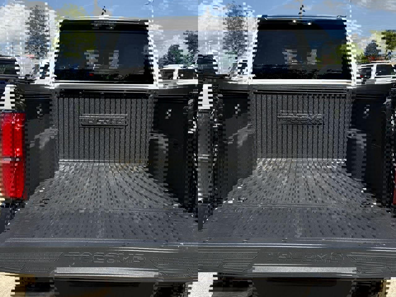 Used 2025 Toyota Tacoma SR image 27