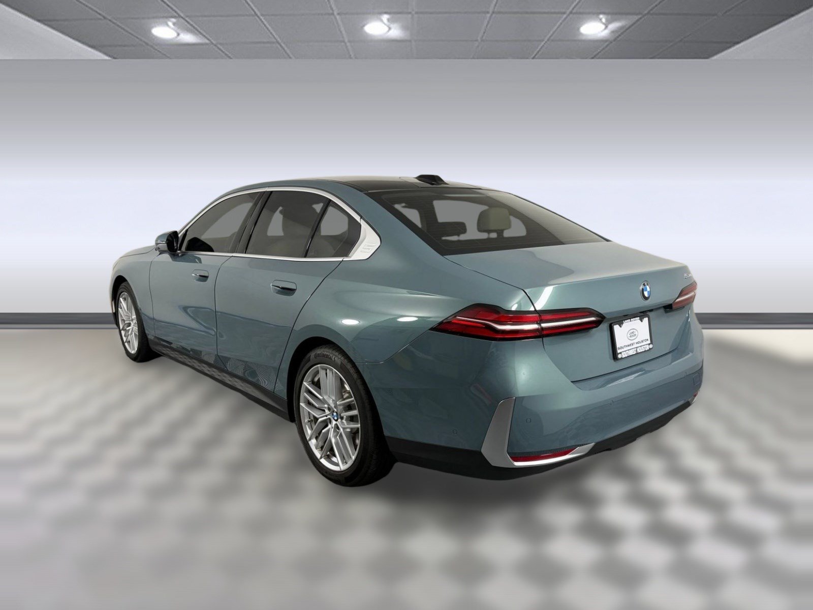 Used 2024 BMW 530i w/ Premium Package RWD image 3