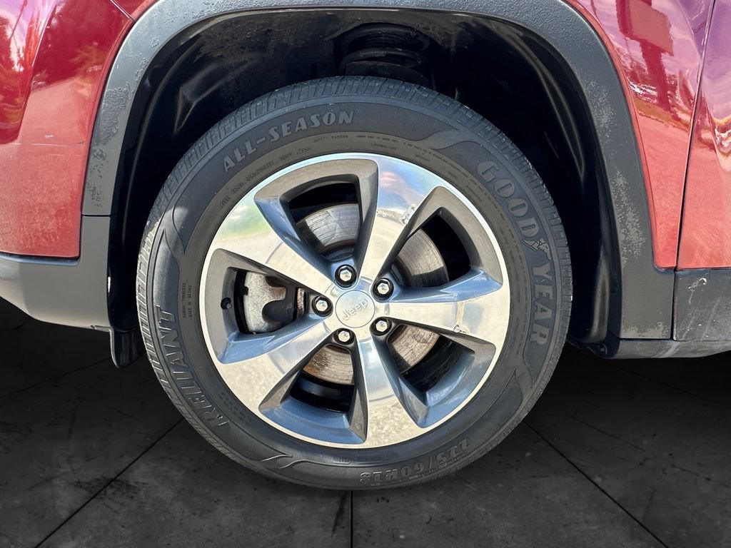 Used 2019 Jeep Cherokee Limited AWD/4WD image 14