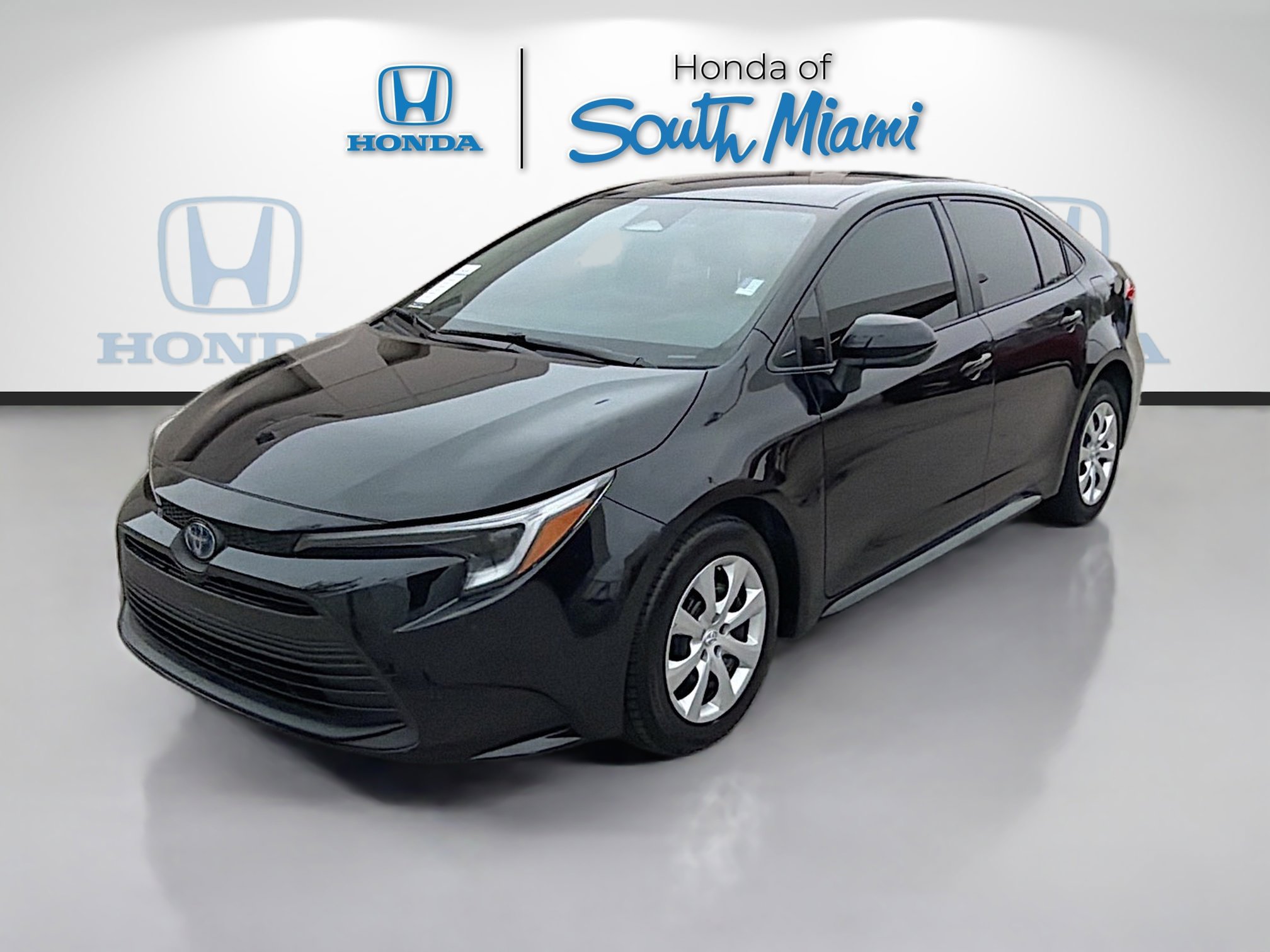 Used 2024 Toyota Corolla LE image 3