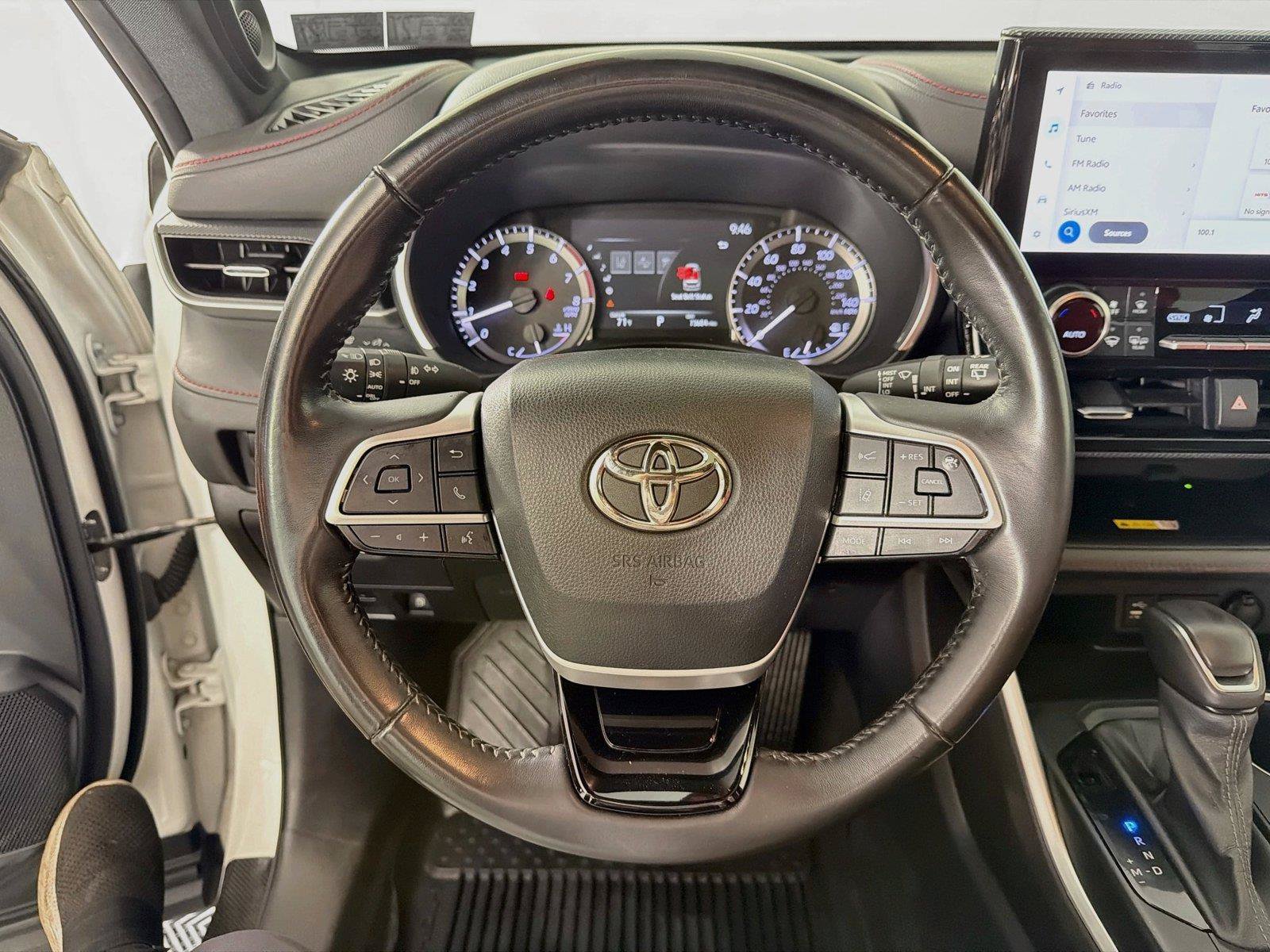 Used 2023 Toyota Highlander XSE AWD/4WD image 3
