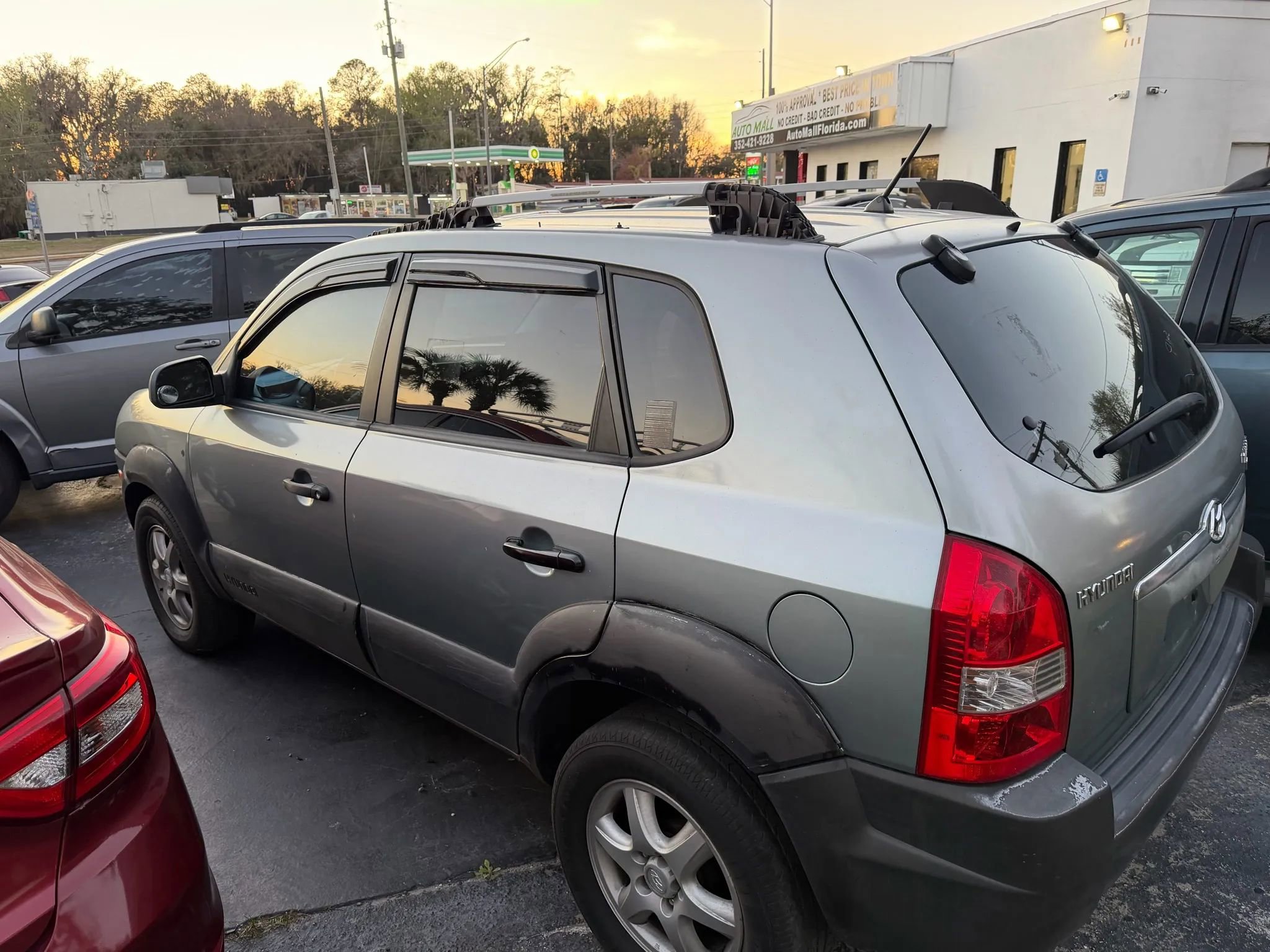 Used 2005 Hyundai Tucson LX image 3