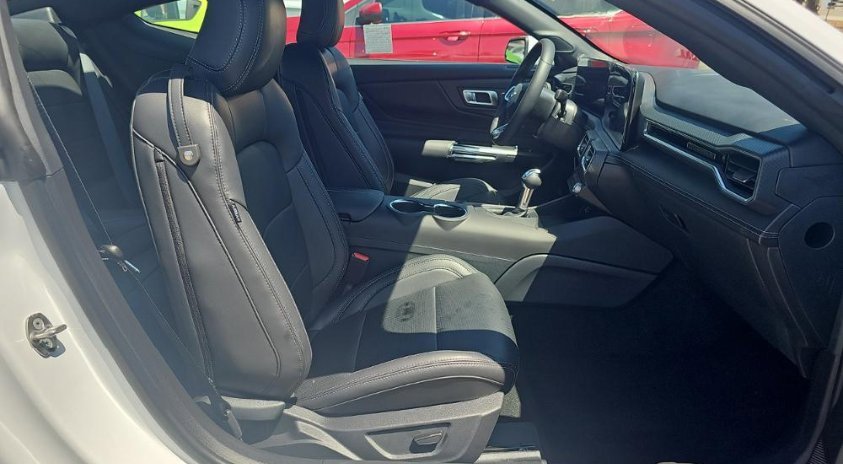 Used 2025 Ford Mustang Premium image 8