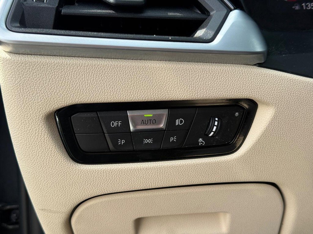 Used 2019 BMW 330i xDrive Sedan w/ Driving Assistance Package image 23