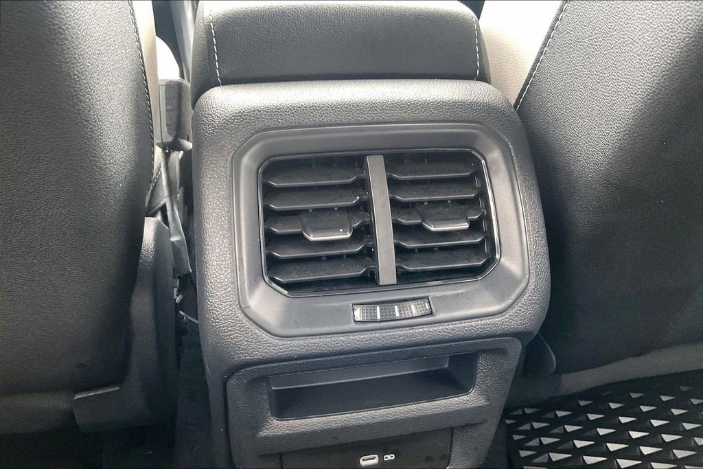 Used 2025 Volkswagen Taos SE image 12