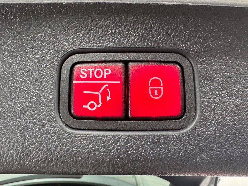 Used 2024 Mercedes-Benz GLC 300 4MATIC image 32