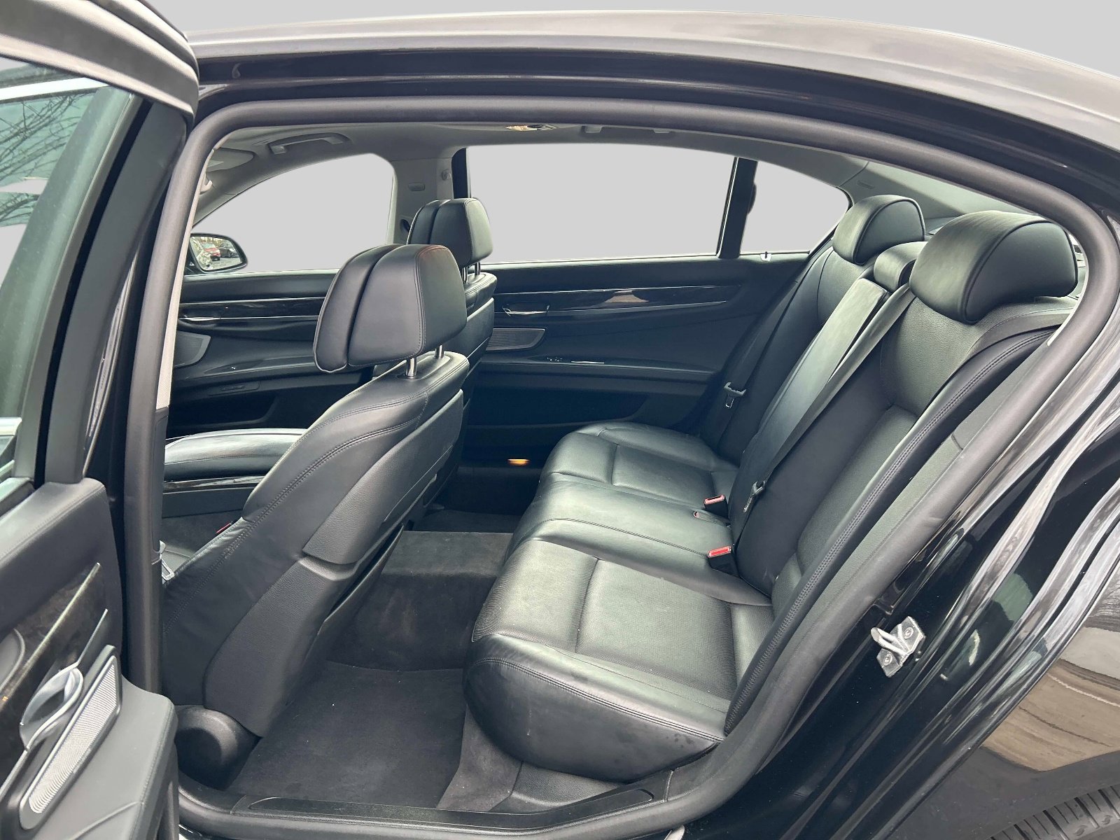 Used 2014 BMW 750Li xDrive AWD/4WD image 11