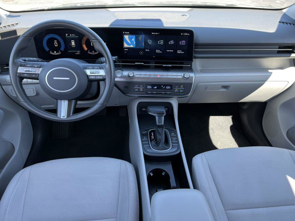 Used 2025 Hyundai Kona SEL AWD/4WD image 2