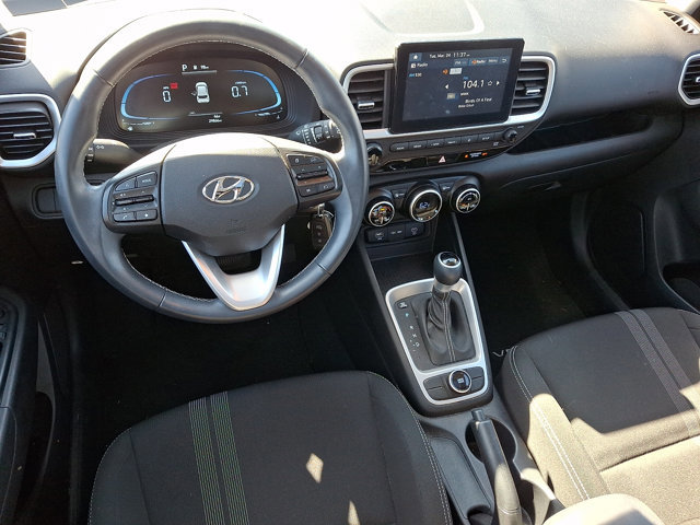 Used 2023 Hyundai Venue SEL image 11