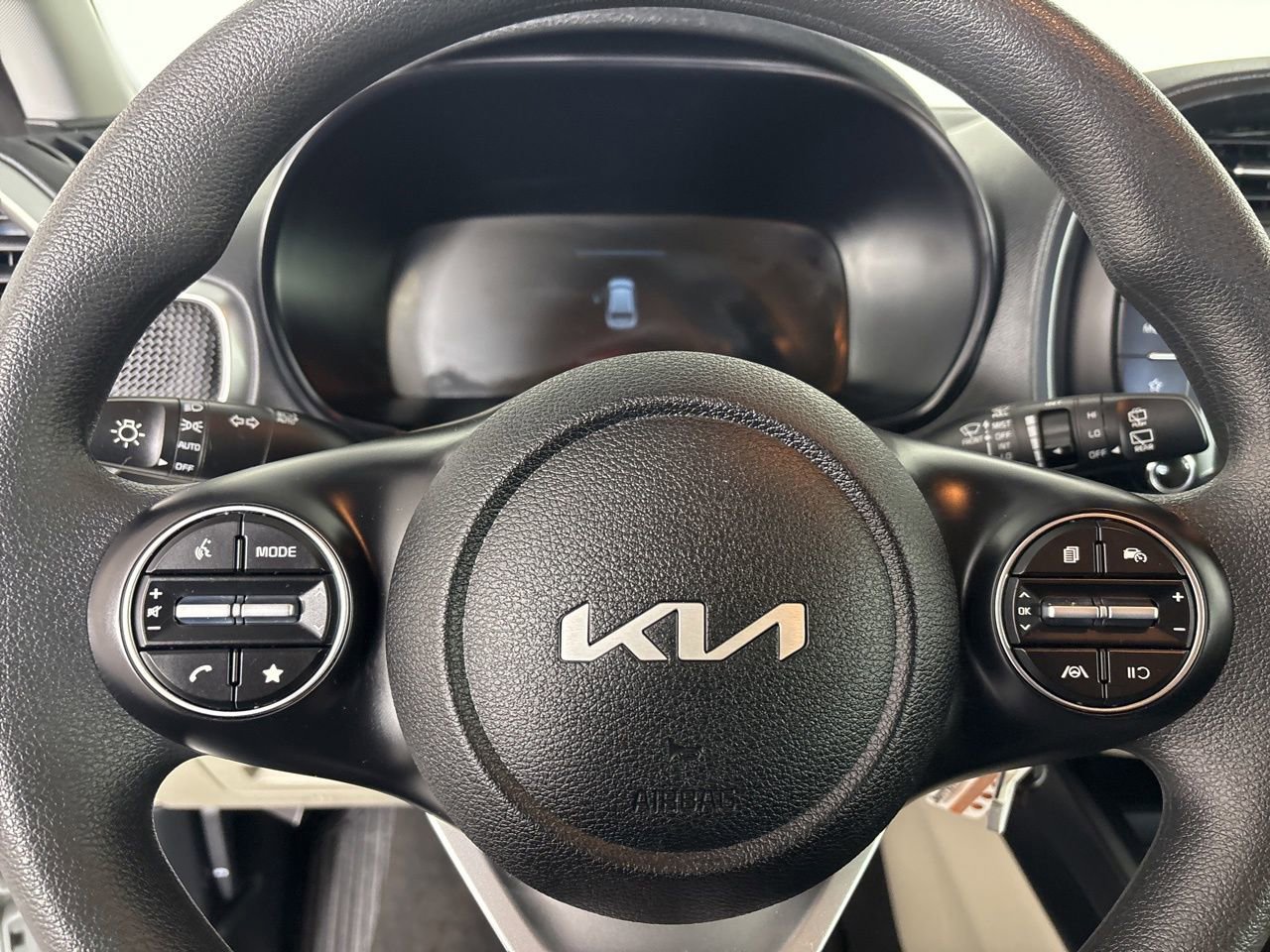 Used 2025 Kia Soul LX image 11