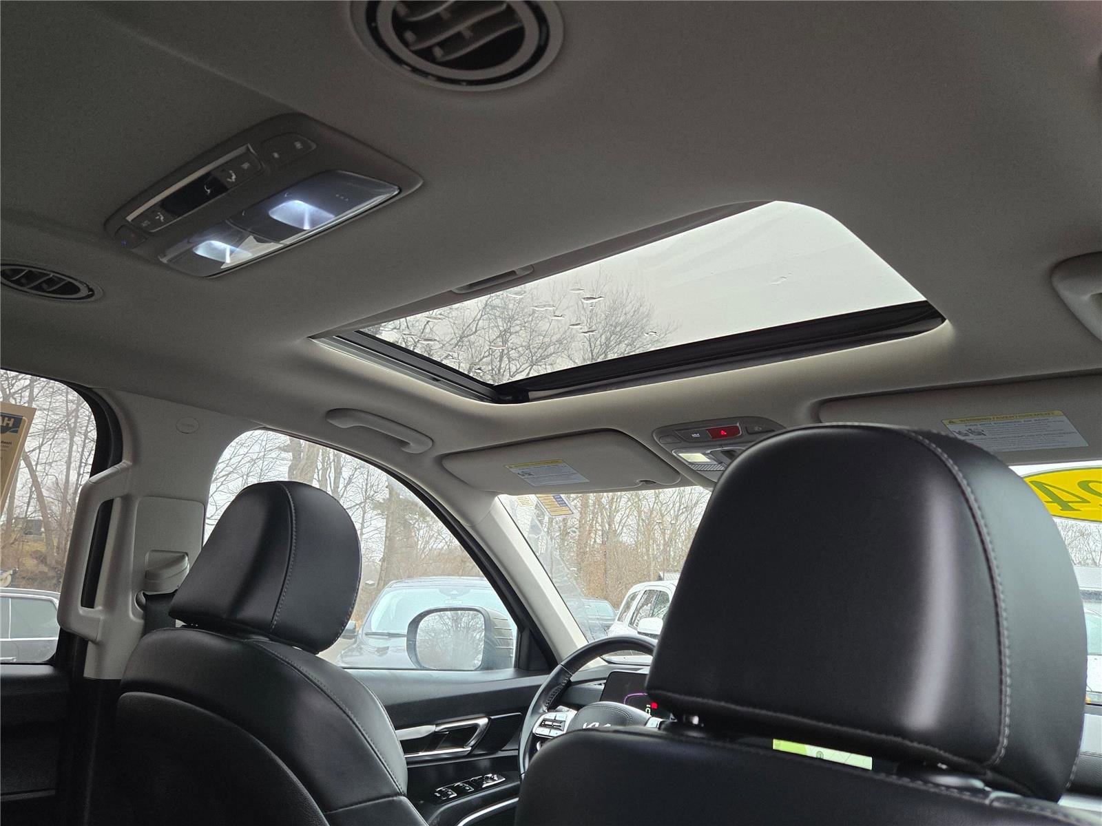 Used 2024 Kia Telluride S w/ S Sunroof Package image 9