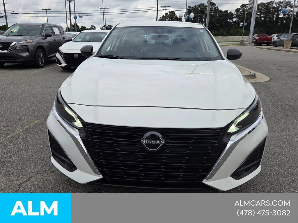 Used 2025 Nissan Altima 2.5 SV FWD image 3