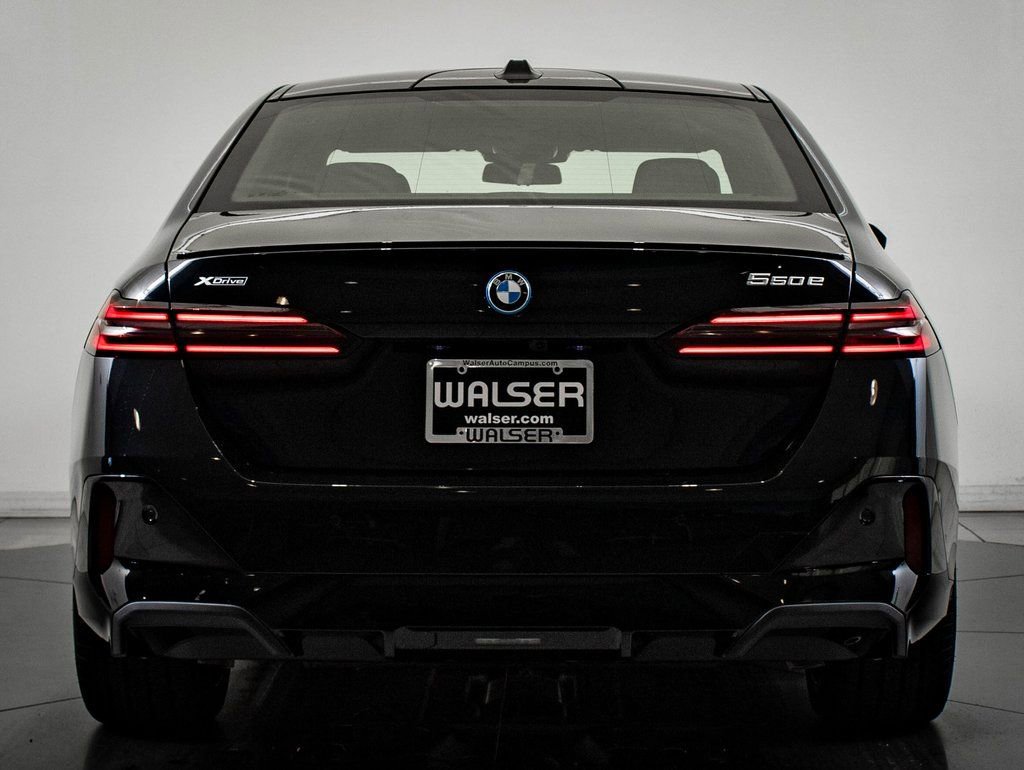 New 2026 BMW 550e xDrive image 7