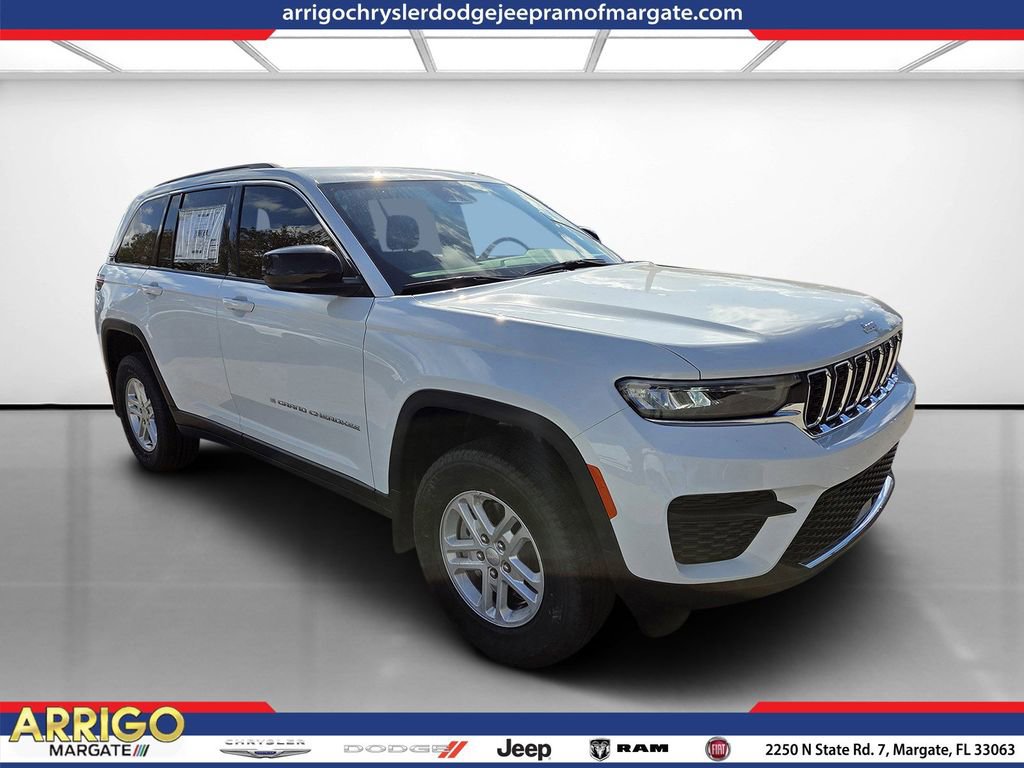 New 2025 Jeep Grand Cherokee Laredo X w/ MOPAR Finishing Package