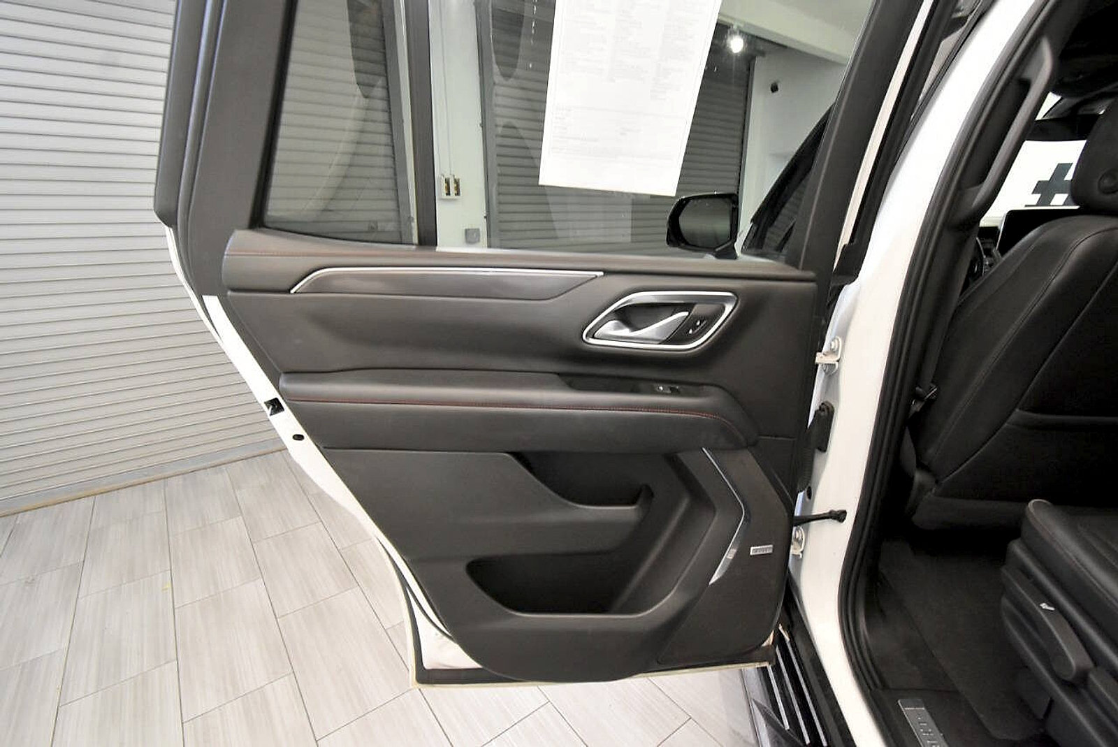 Used 2022 Chevrolet Tahoe RST w/ Luxury Package AWD/4WD image 18
