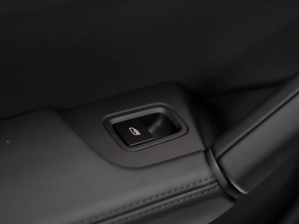 Certified 2025 Porsche Cayenne Coupe image 16