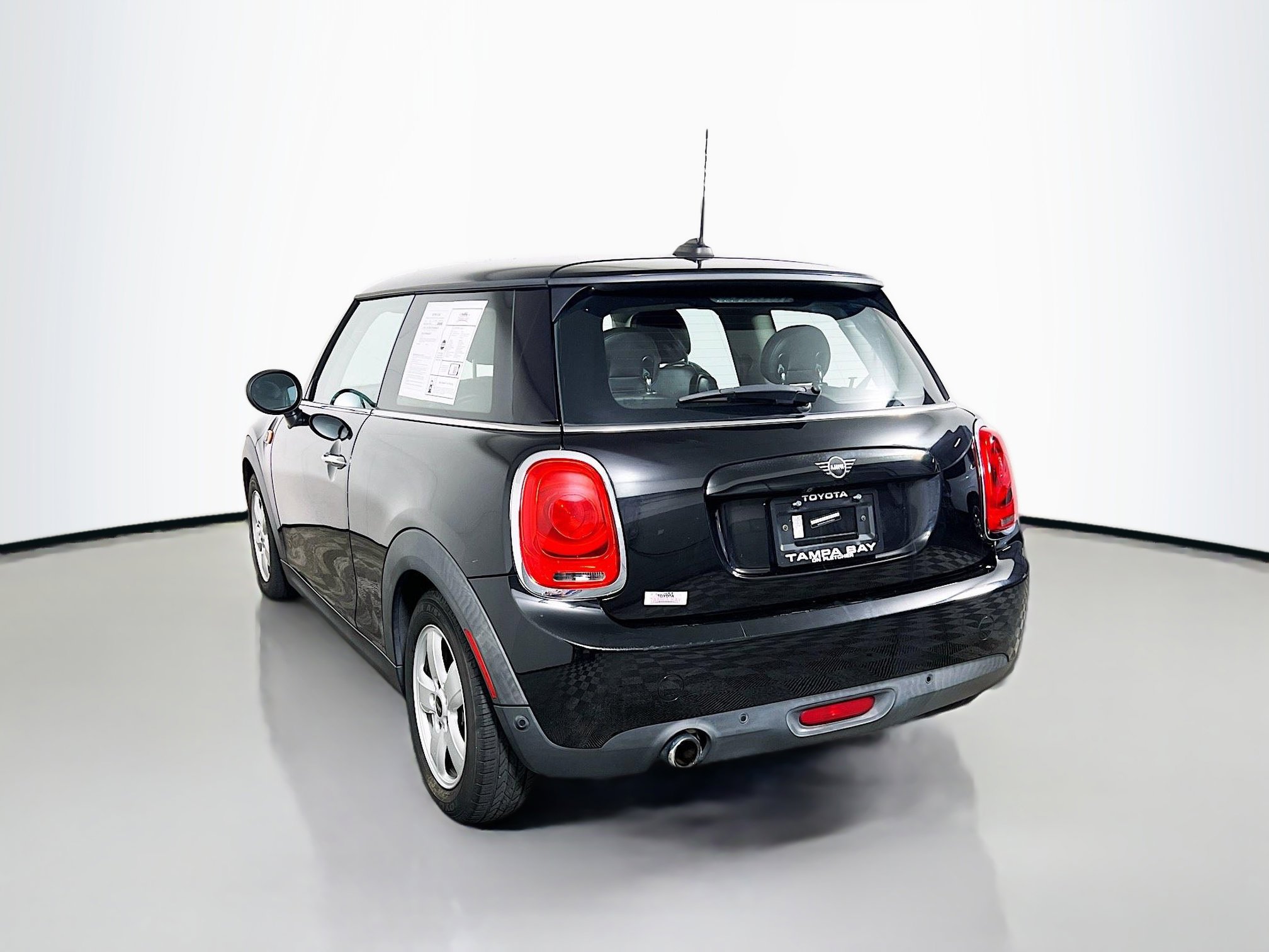 Used 2019 MINI Cooper 2-Door Hardtop FWD image 8