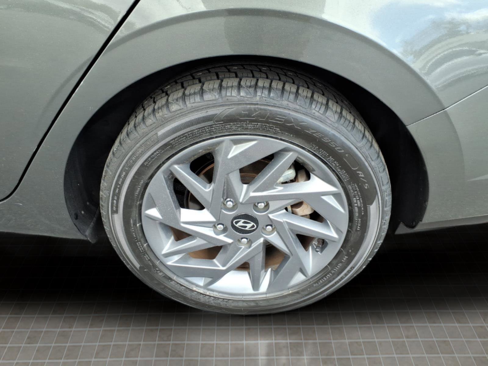 Used 2024 Hyundai Elantra SEL FWD image 14