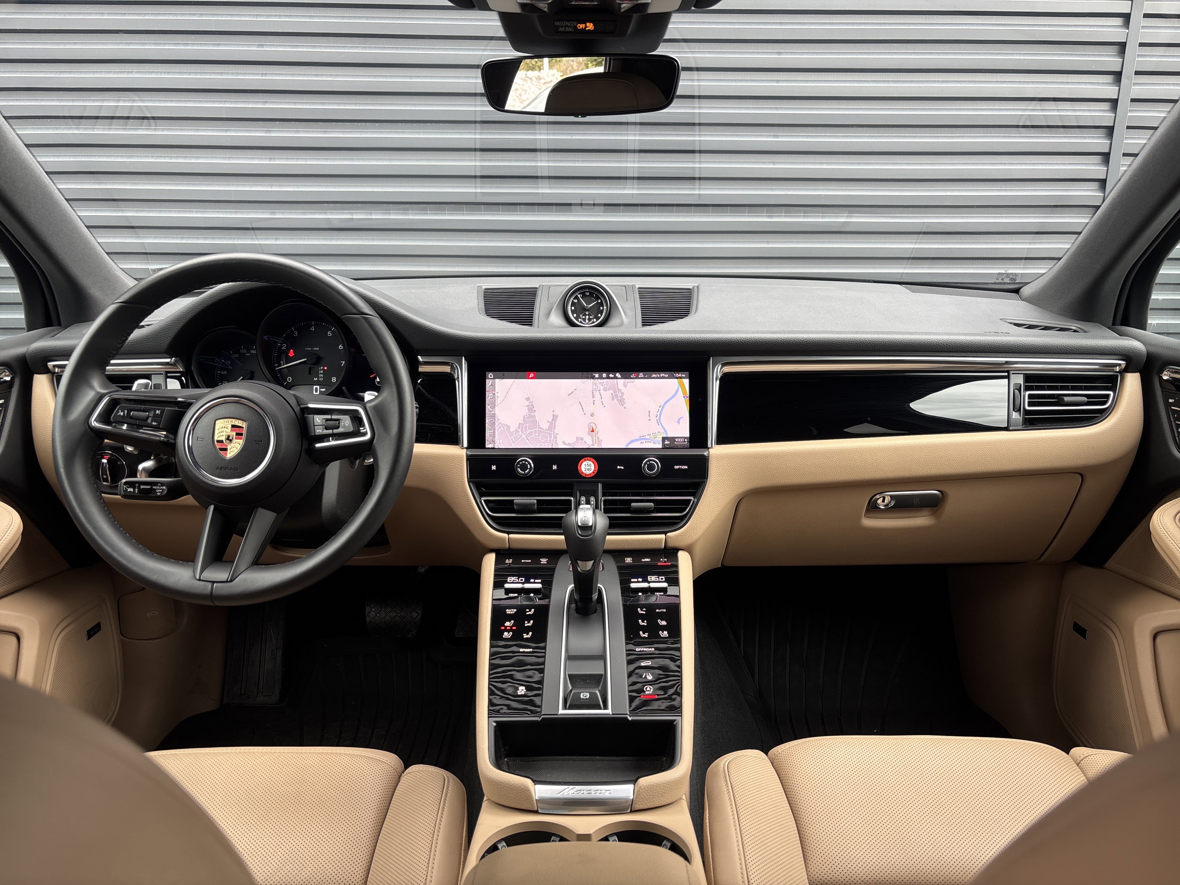 Certified 2025 Porsche Macan image 12