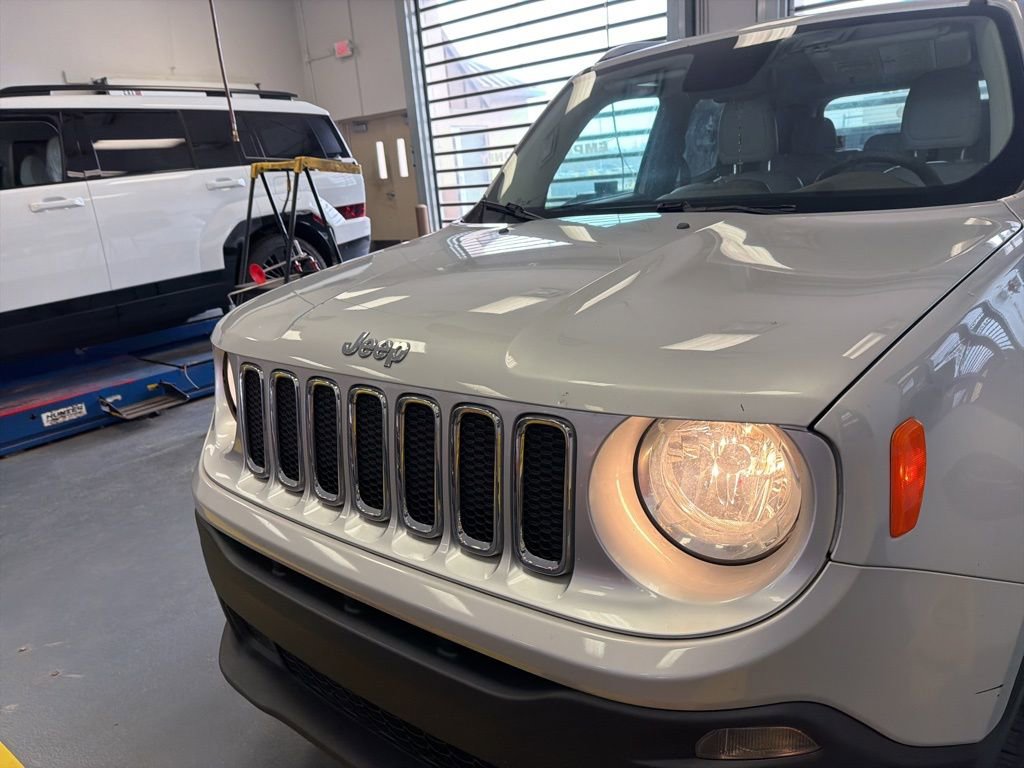 Used 2015 Jeep Renegade Limited image 9