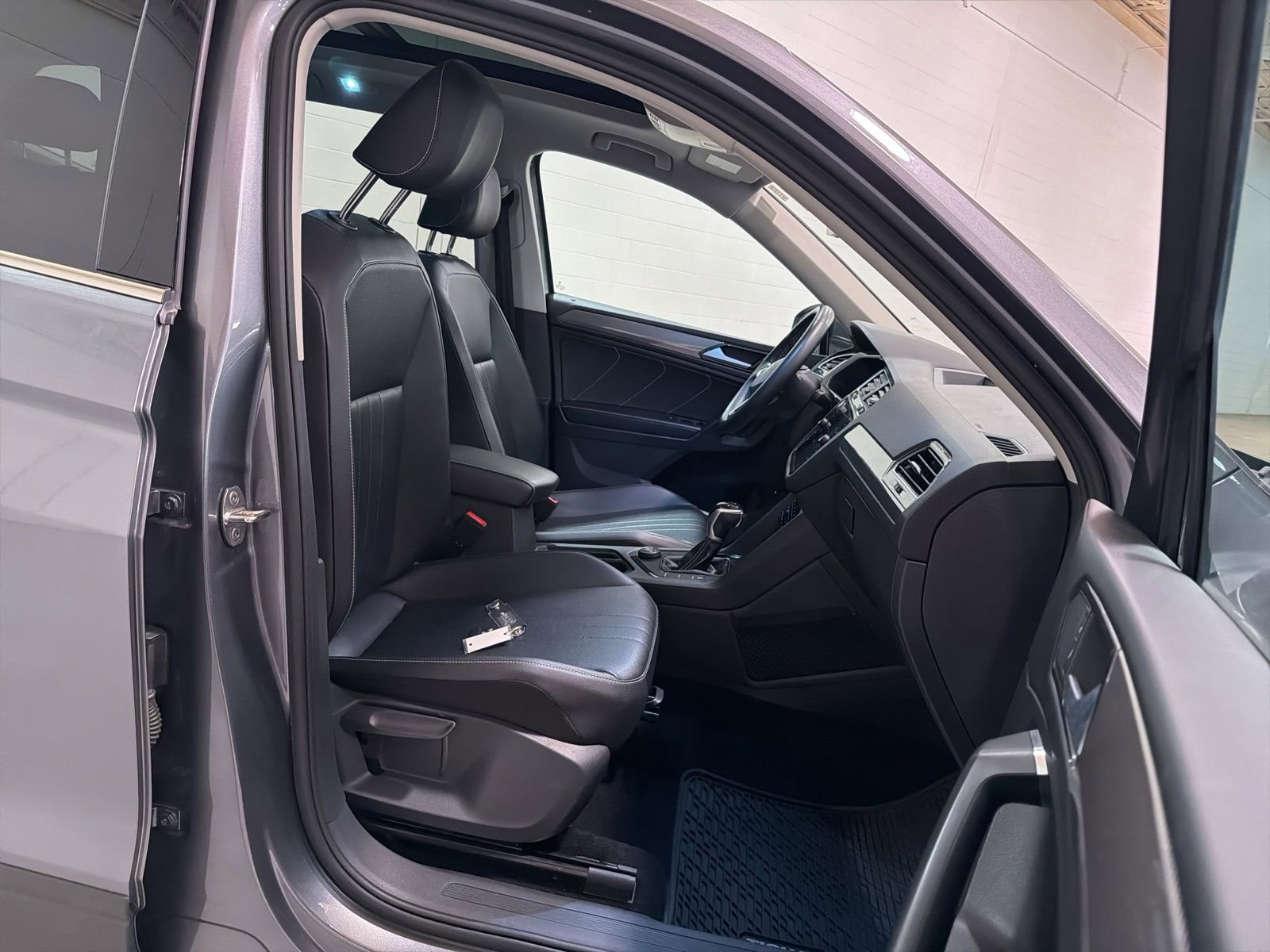 Used 2022 Volkswagen Tiguan SE image 15