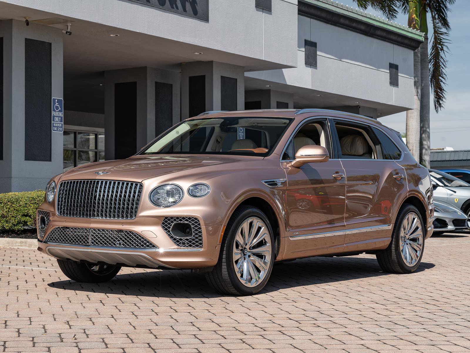 Used 2023 Bentley Bentayga Extended Wheelbase image 17