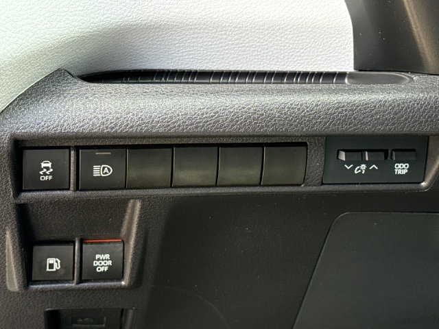 Used 2025 Toyota Sienna XLE FWD image 24