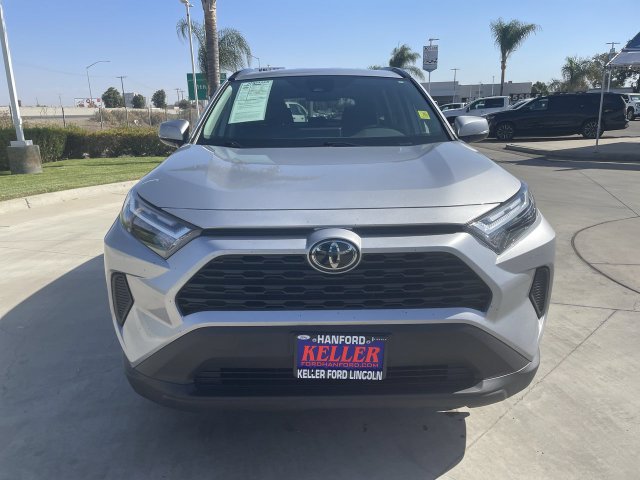 Used 2025 Toyota RAV4 XLE AWD/4WD image 3