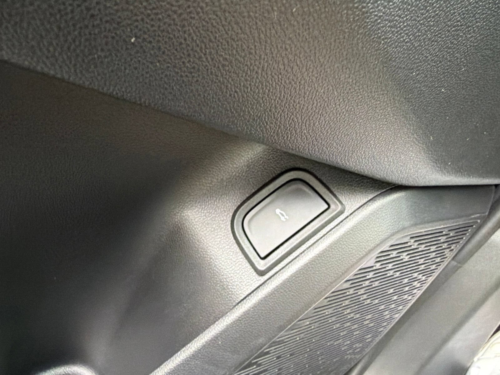 Used 2026 Chevrolet Equinox LT w/ Convenience Package II FWD image 23