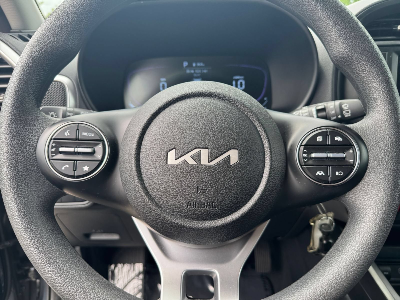 Used 2025 Kia Soul LX w/ LX Technology Package FWD image 25