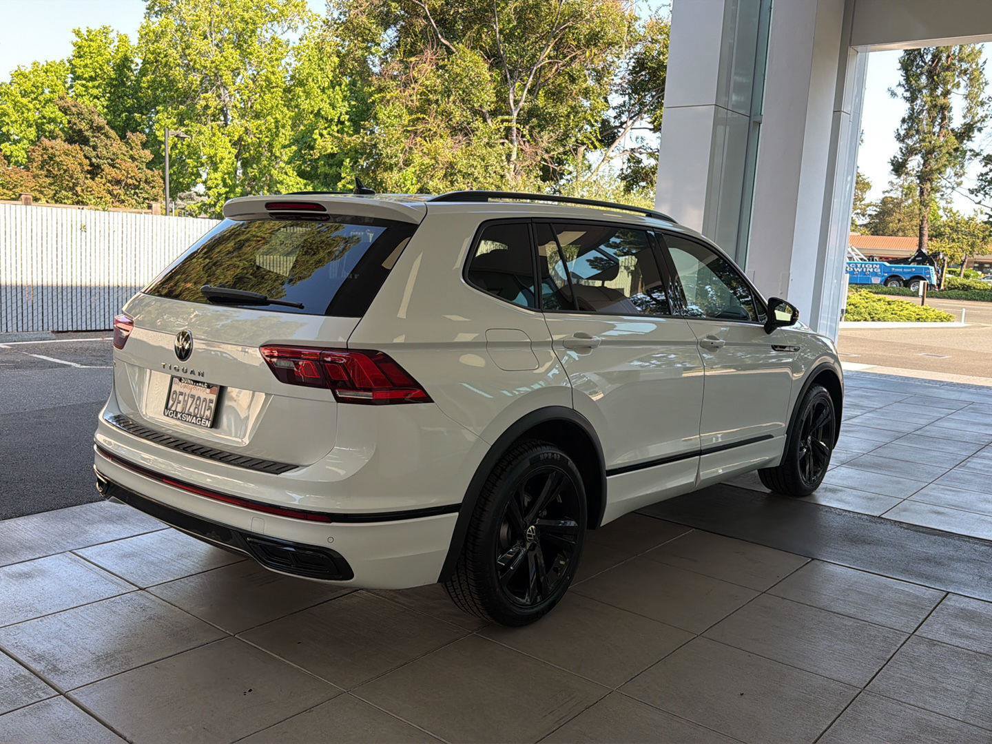 Certified 2023 Volkswagen Tiguan SE R-Line FWD image 5