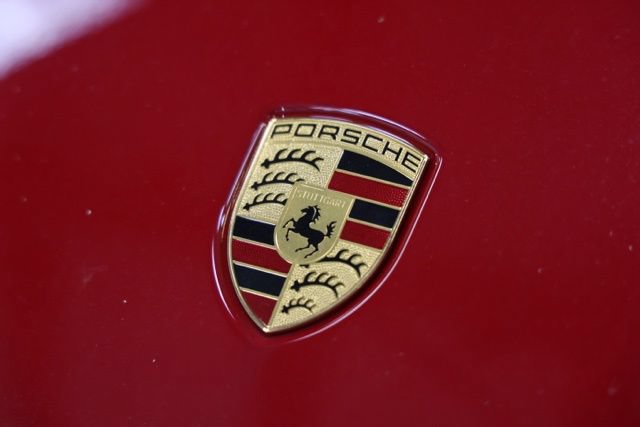 Used 2025 Porsche Macan AWD/4WD image 4