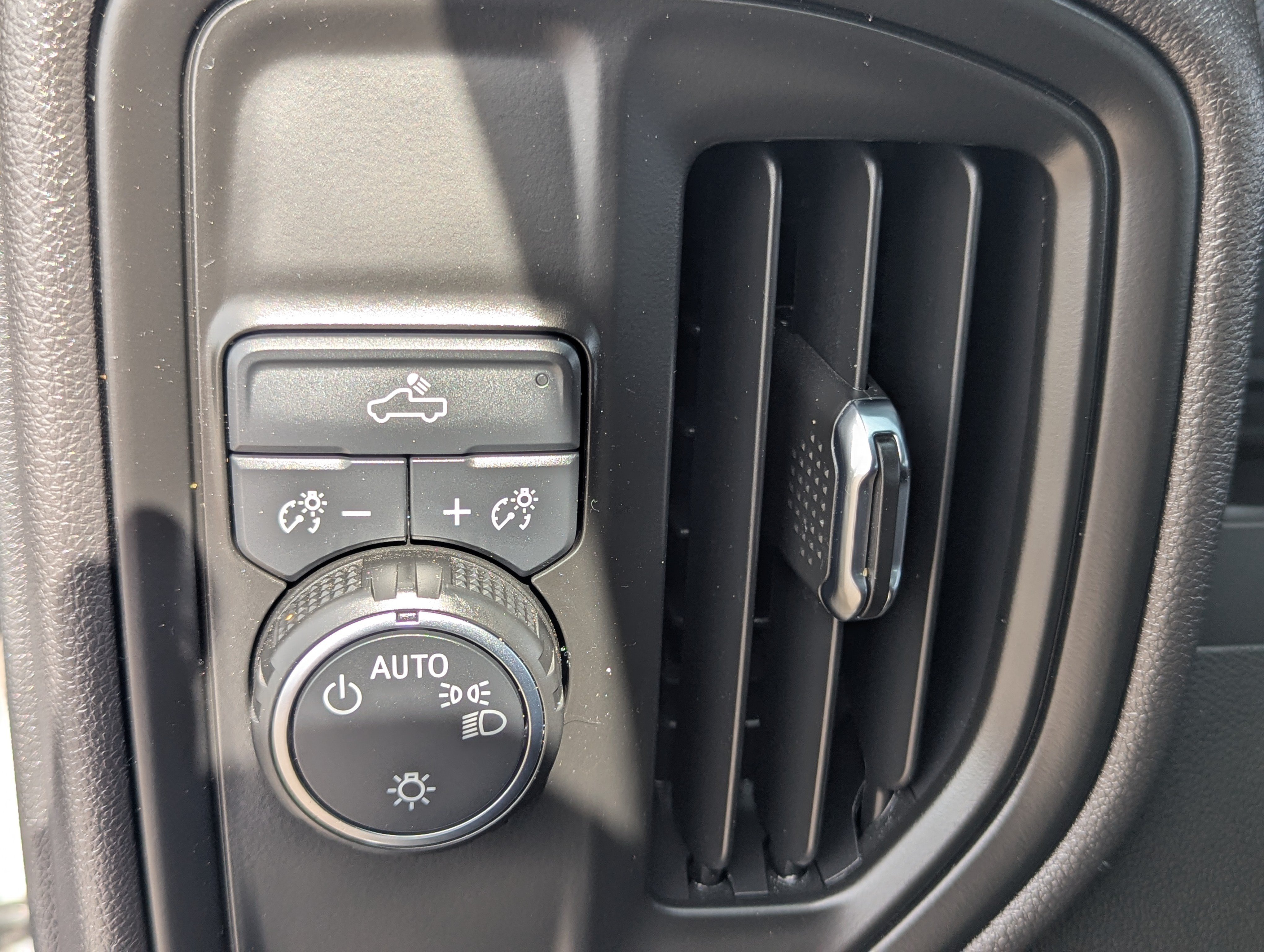 Used 2025 Chevrolet Silverado 1500 W/T RWD image 26