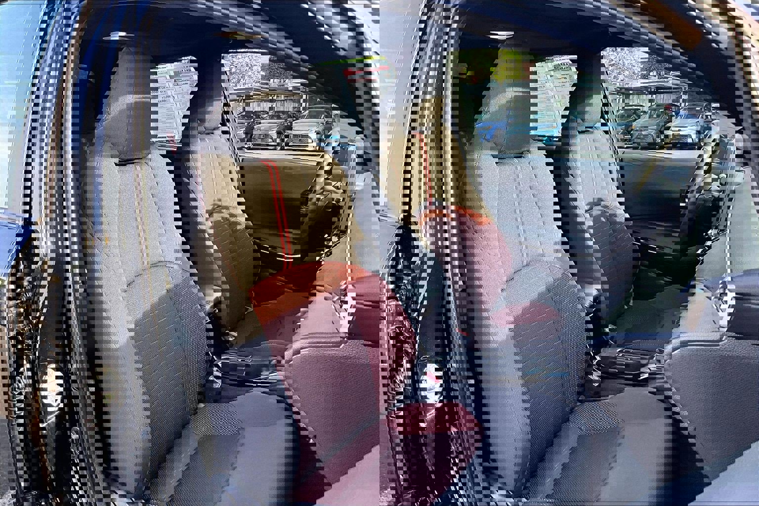 Used 2023 Toyota Corolla SE w/ SE Premium Package image 7