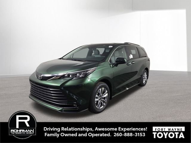 New 2026 Toyota Sienna XLE image 2