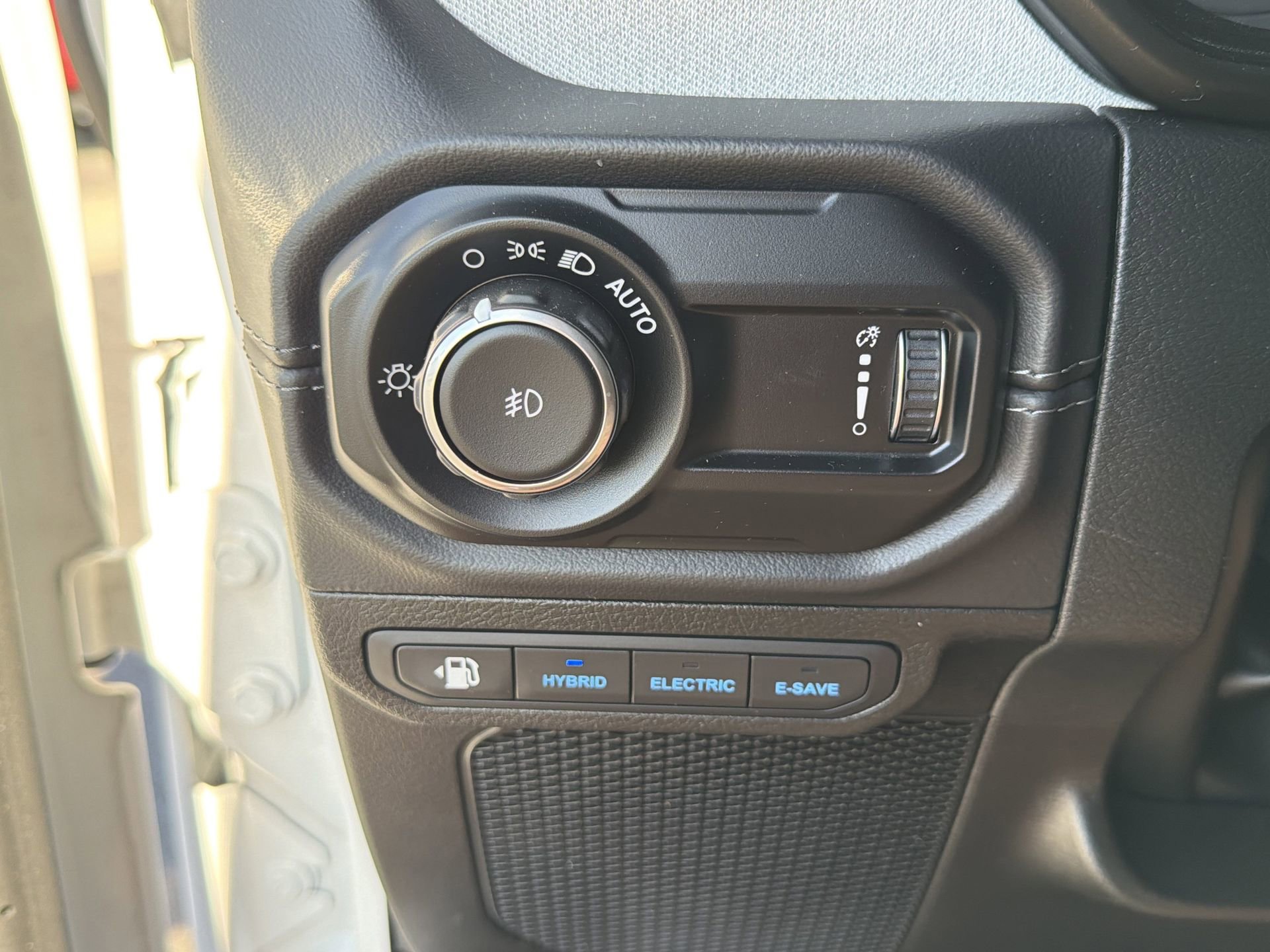 Used 2025 Jeep Wrangler Unlimited Sahara AWD/4WD image 18
