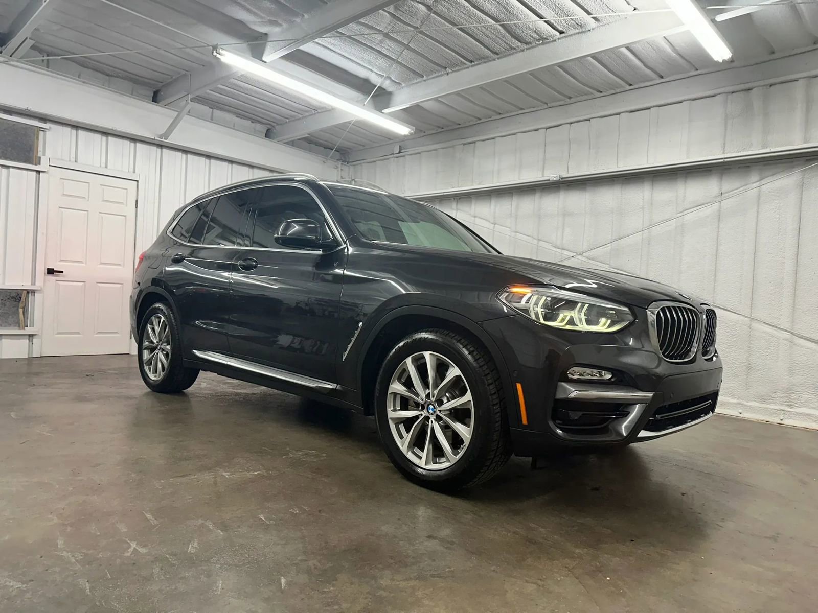 Used 2019 BMW X3 xDrive30i w/ Executive Package AWD/4WD image 2