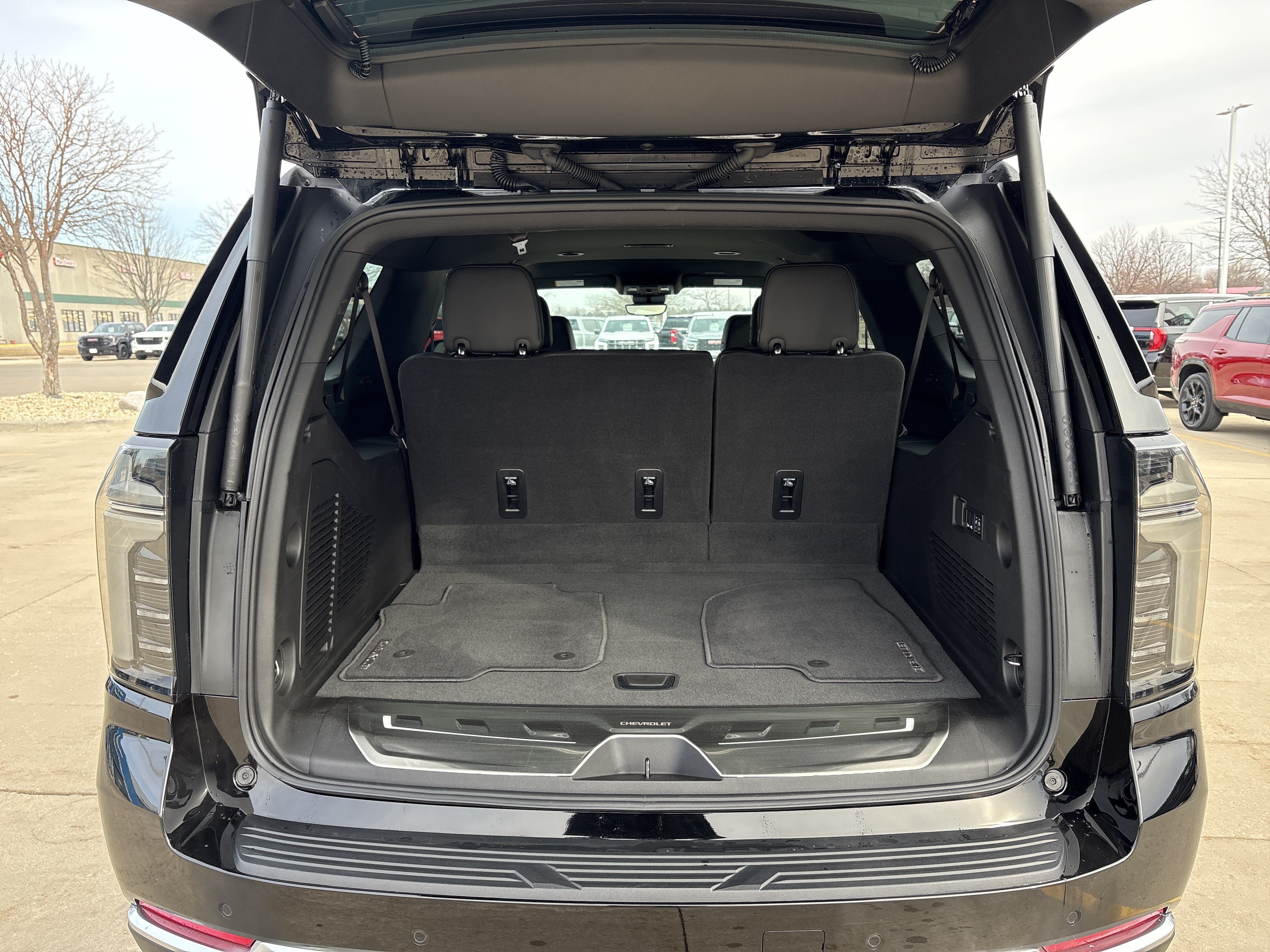 New 2025 Chevrolet Suburban High Country w/ LPO, Illumination Package AWD/4WD image 8