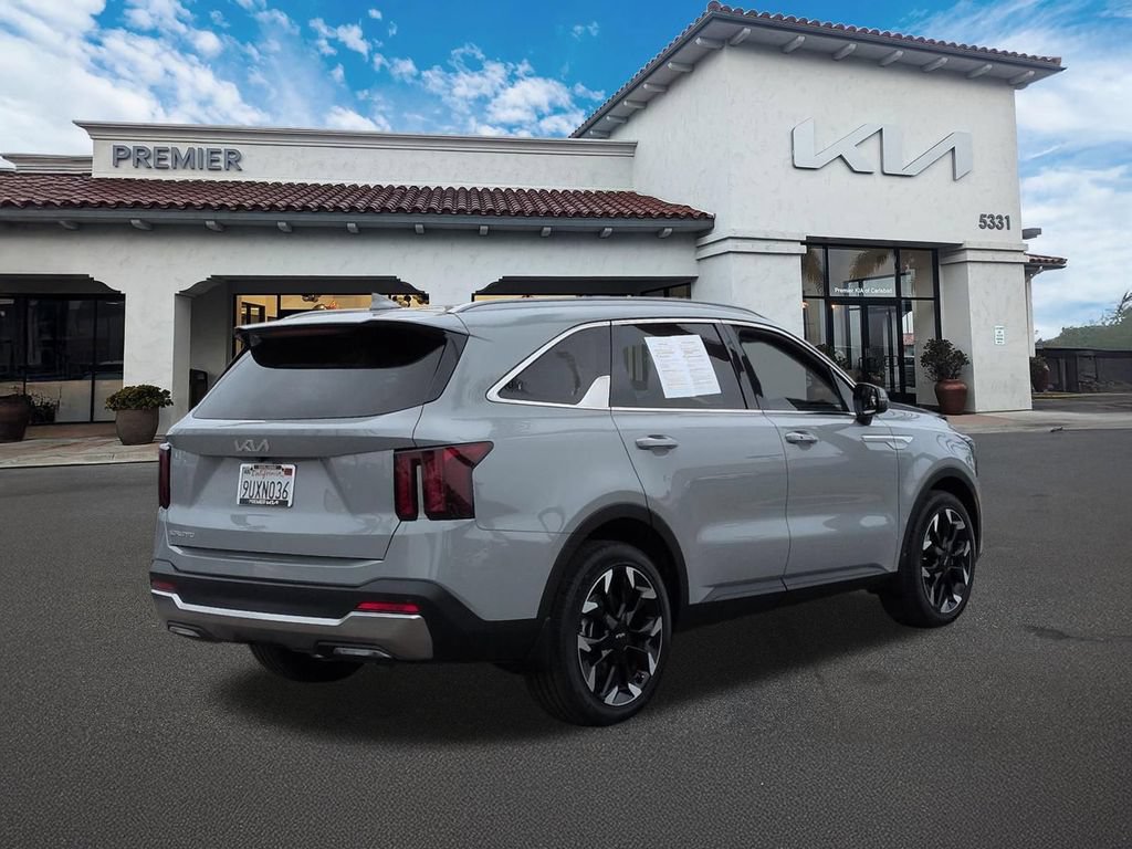 Certified 2025 Kia Sorento EX w/ Panoramic Sunroof Package FWD image 8