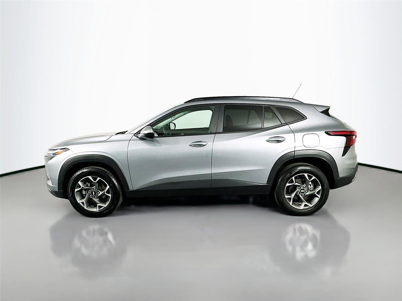 Used 2024 Chevrolet Trax LT FWD image 8