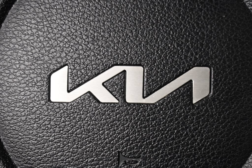 Used 2025 Kia Soul LX w/ LX Technology Package FWD image 35