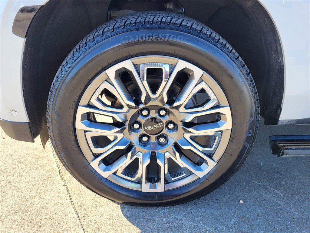 Used 2023 GMC Yukon XL Denali Ultimate image 32